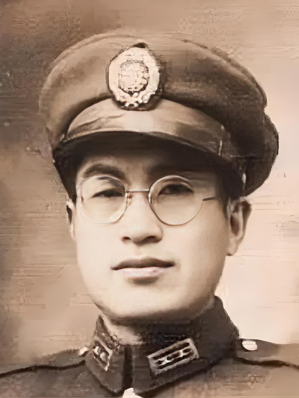 1974年，国军中将李延年病逝，老同学黄杰去看望他，看到李延年死后连一件寿衣都没