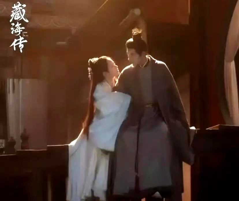 这下总算看明白了，肖战被称为“重庆巨兔”，不是因为他有1米83，不是因为他有13