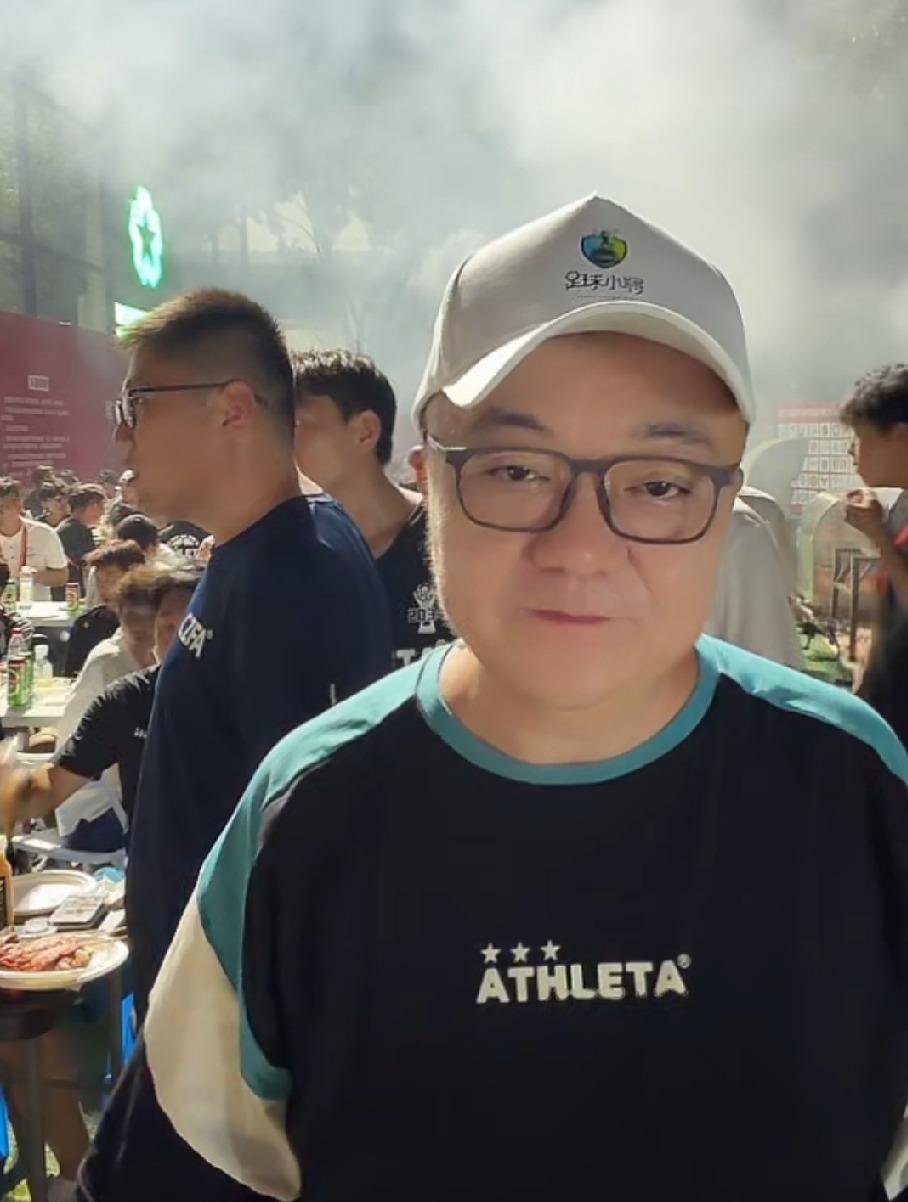 董路说：“我做了最牛的青训，但没有赚到钱。”紧接着，他又透露了两个消息：2034