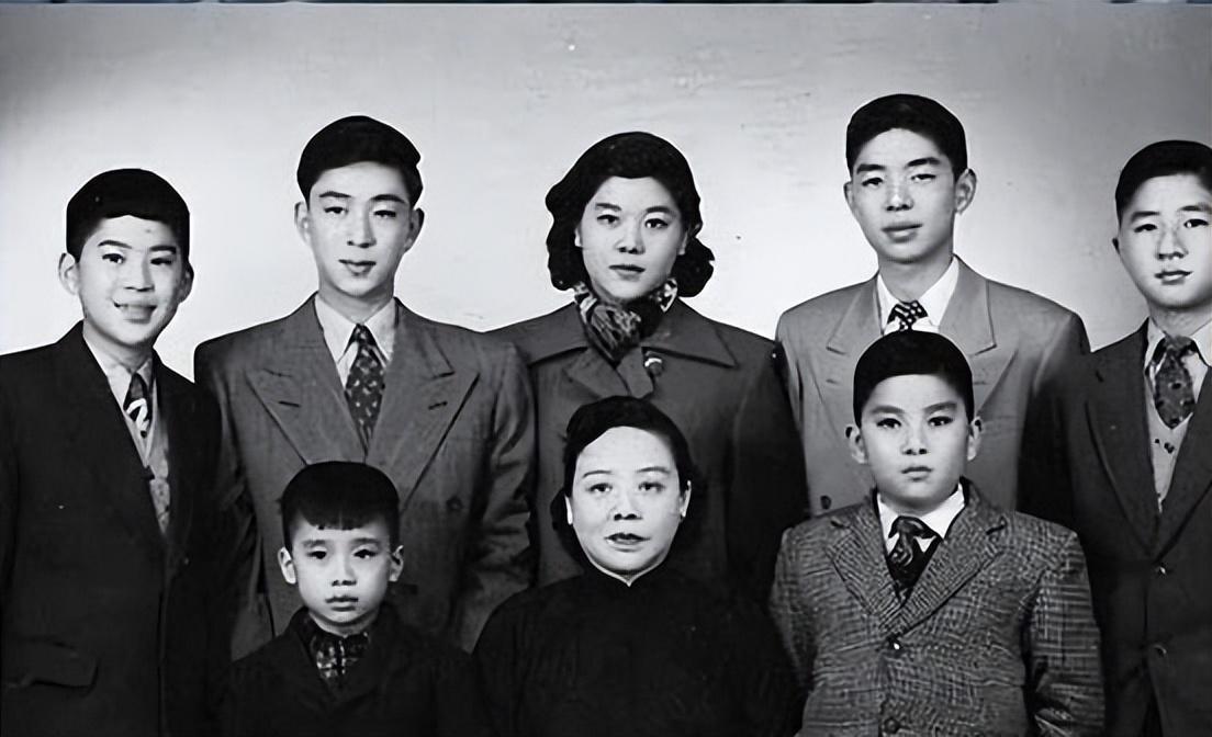 1930年10月，白崇禧的副官许辉看长官寂寞，把未婚妻王氏送来伺候白崇禧。没想到