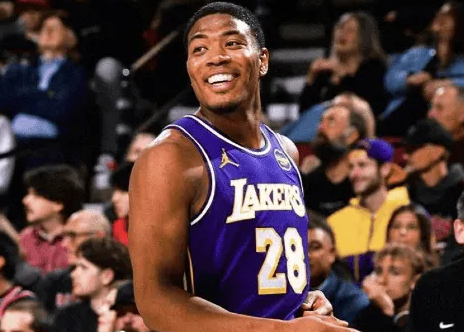 NBA常规赛，湖人对阵黄蜂的比赛已结束，湖人客场121-111力克黄蜂。湖人球