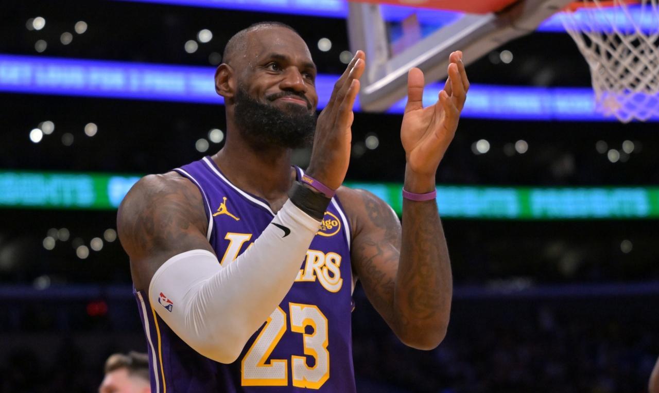 詹姆斯接受3000万美元的一年合同？美媒报道：詹姆斯愿意接受一份一年3000万美