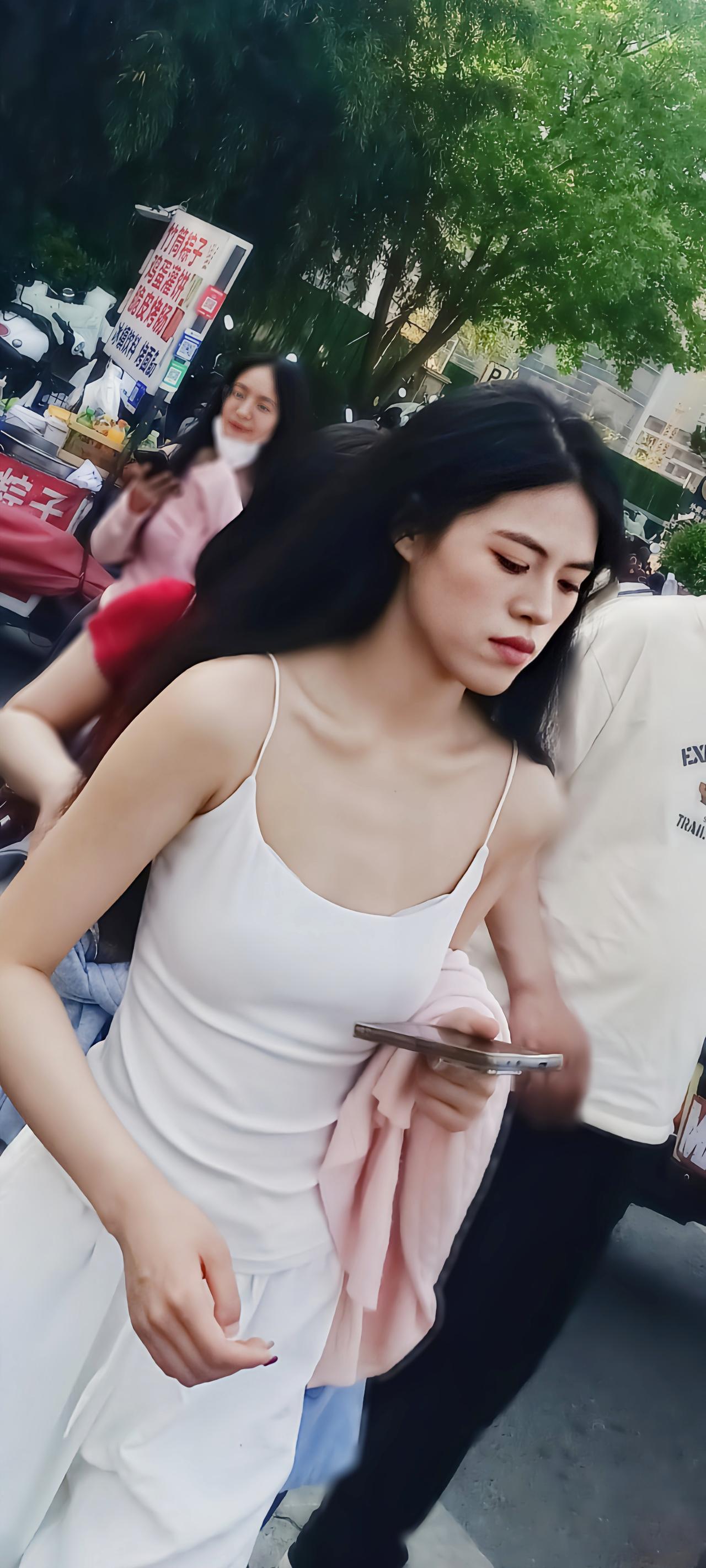 街拍美女小集女人味知性美女穿搭分享