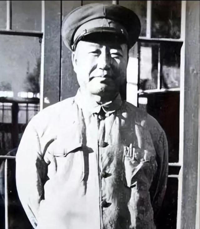 董其武起义时他的长子董济民还在重庆，后来董济民就被毛人凤下令逮捕并被押送到了台湾