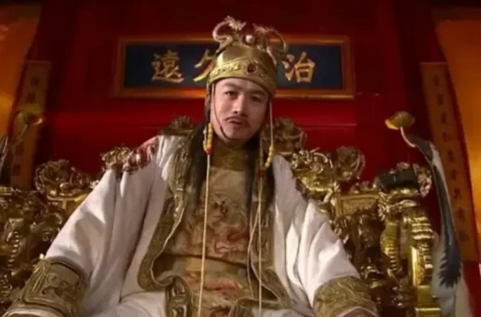 1636年，高迎祥兵败被俘，被押解回京，崇祯端坐龙书案前，凝眉厉目：“汝即为反贼