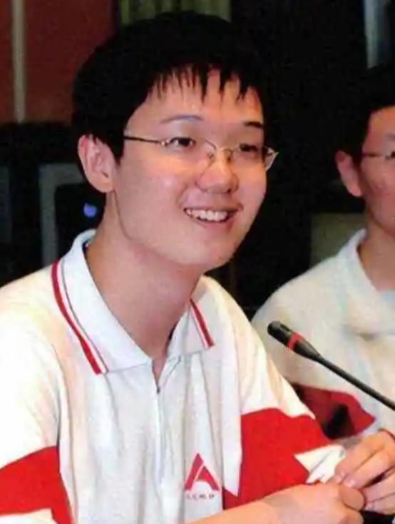 北京高二男生拒绝保送清北，转而申请美国十一所名校全数被拒。舆论场上，“崇洋媚外”