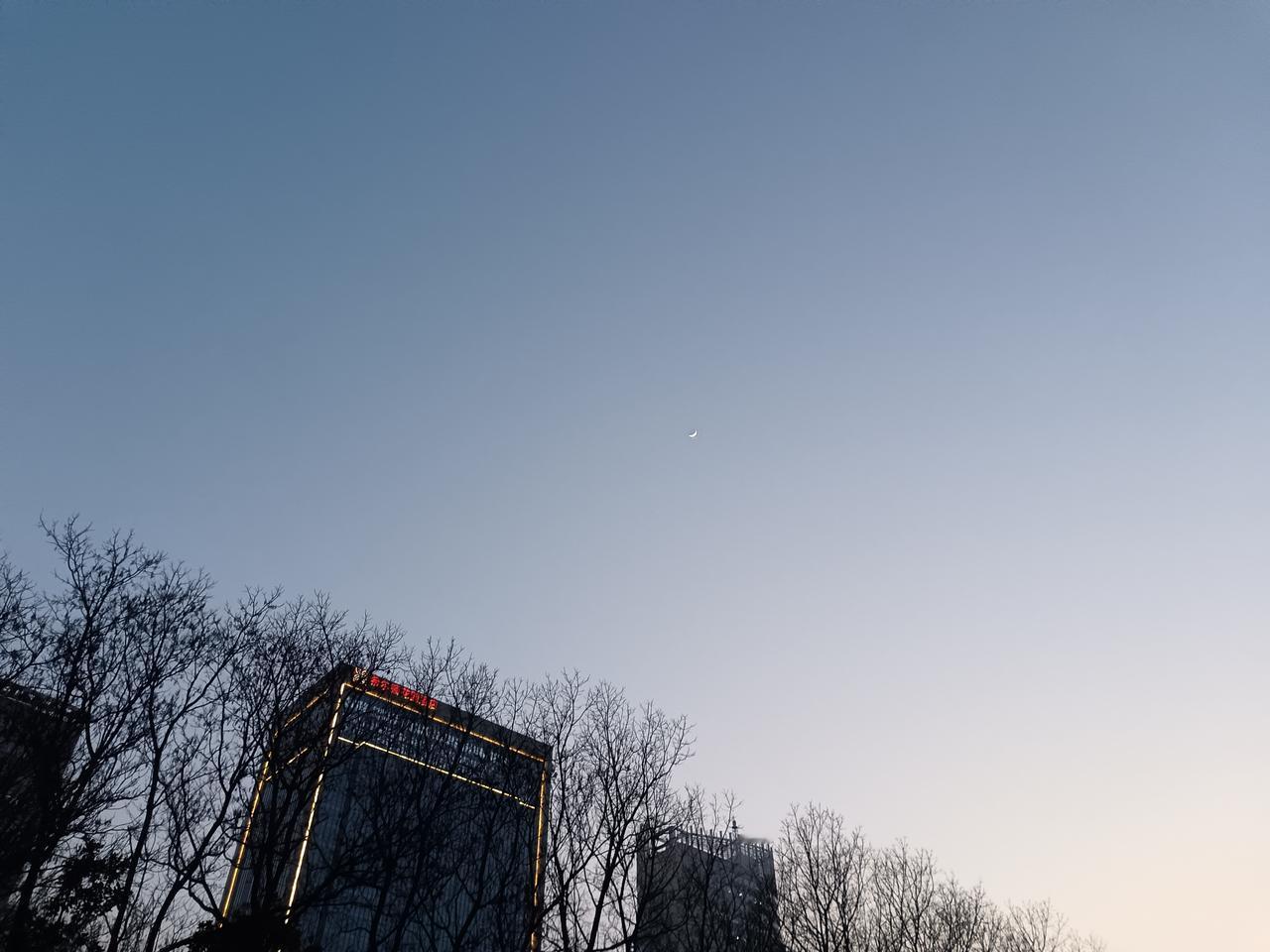 开年伊始，各地纷纷展开农民养老金的调整。云南成为首个上限突破万元的省，每年养老