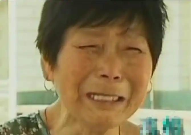 2010年妇女节，她喝下亲妈递的红糖水后昏迷，醒来就被套上精神分裂症的腕关进了精