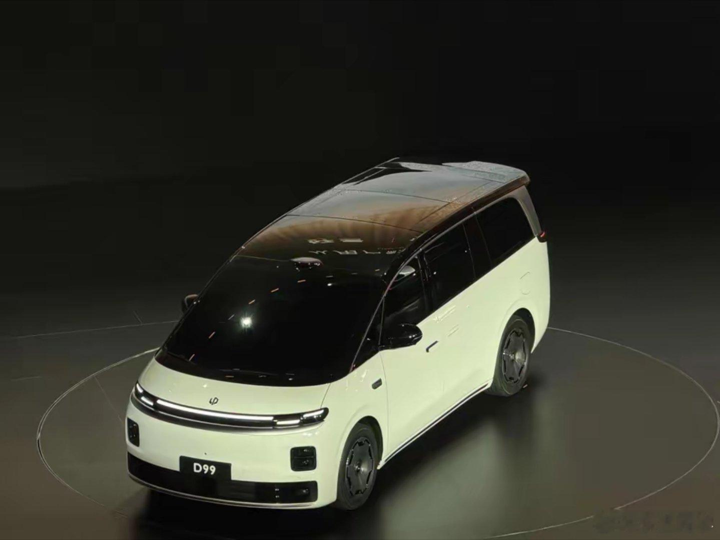 万万没想到，零跑D平台的新车型居然是MPV，而且吧，这个造型真的是太有记忆点了，