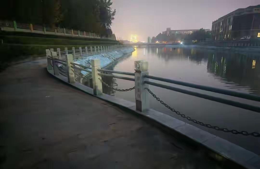 10月28日零时，张先生突然接到女儿所在学校郑州工业应用技术学院的电话，称他的女