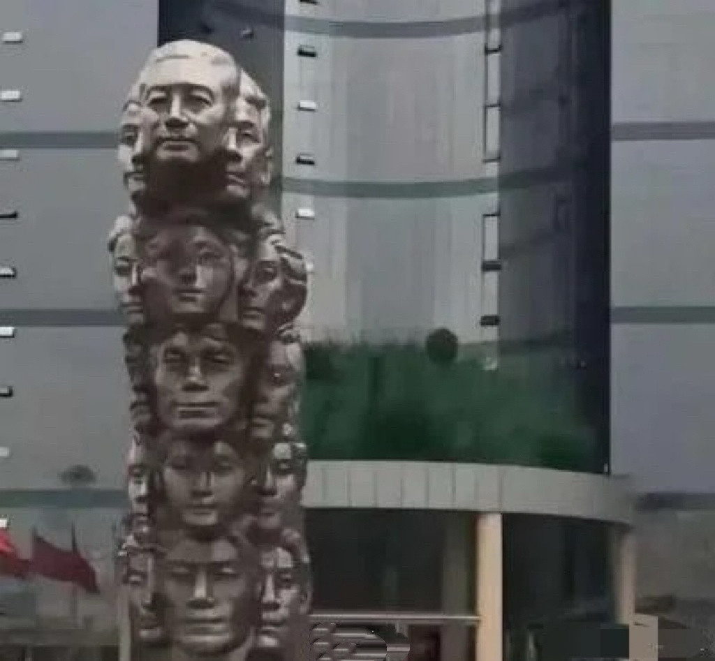 五粮液公司门口，为什么要做这个雕像