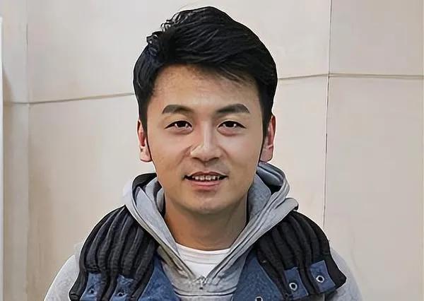 曾因太穷被抛弃的十位男明星，如今已经是她们高攀不起的了，不知道能不能后悔啊第一