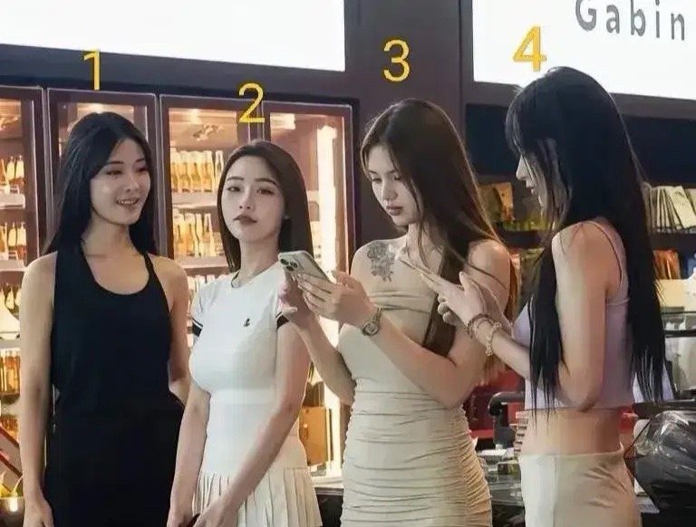 这里有四位台球陪练，如果让你选一位，体验一小时桌球陪打，你会选几号？​​​