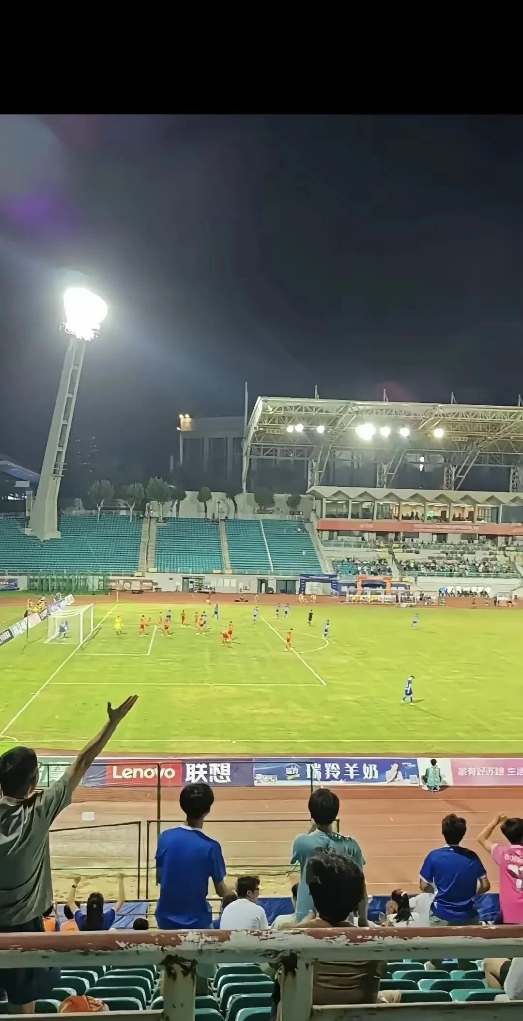 从南京两个队的对比，苏超基本上可以说是完胜中甲。你看，南京中甲球队南京城市队的