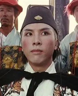 有人说粉底将军是粉涂太多了但是你看看下面这位，不仅涂了粉，还涂了腮红，但是