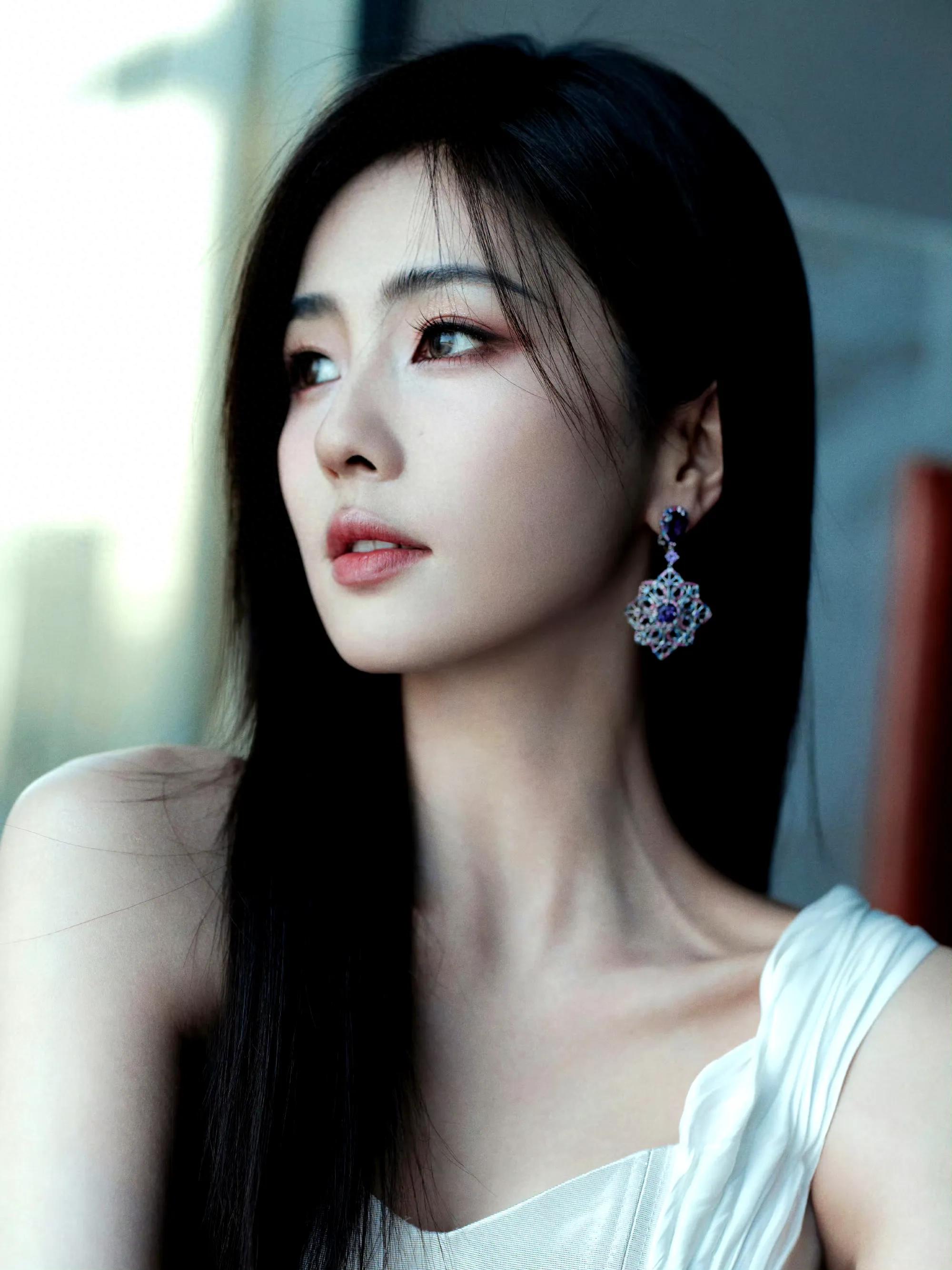 女星白鹿唯美靓丽造型：女神气质满满！