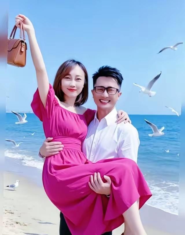 杨帆和妻子海边旅游照