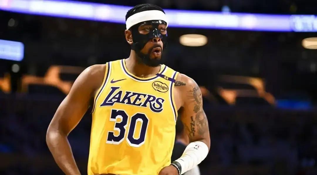 湖人不是争冠队了。博彩公司用1赔35的赔率，悄悄盖章。你看防守数据：联盟第