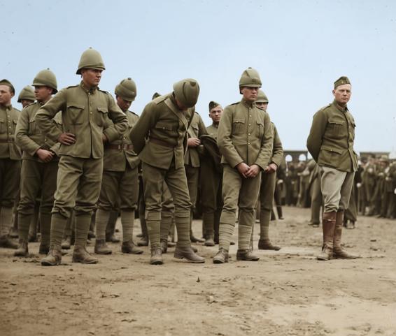 1899年11月，温斯顿·丘吉尔在布尔战争期间被俘的瞬间。当时丘吉尔以《晨邮报