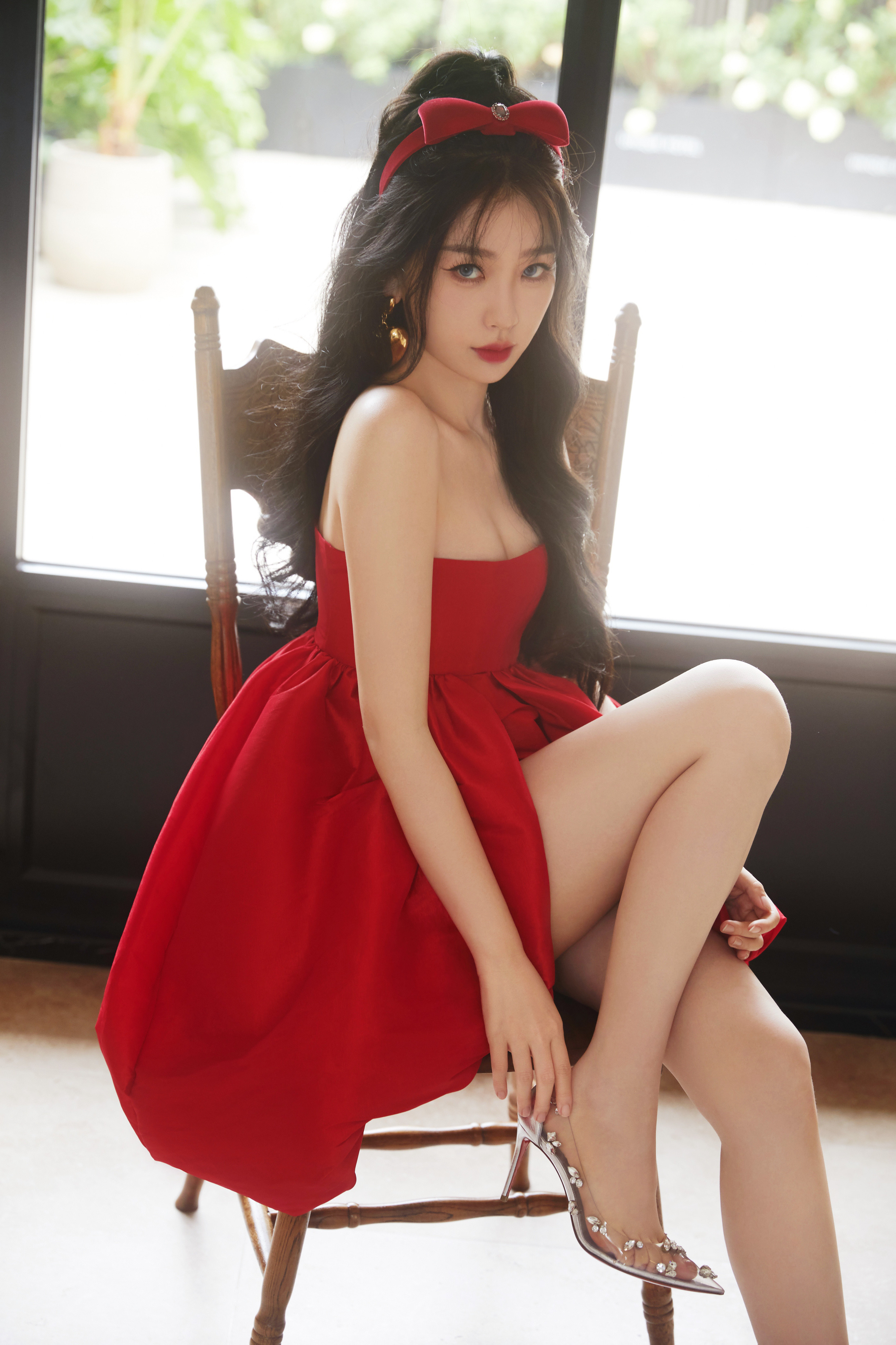 虞书欣云初令拜年照虞书欣红裙太美啦新年就要穿红色