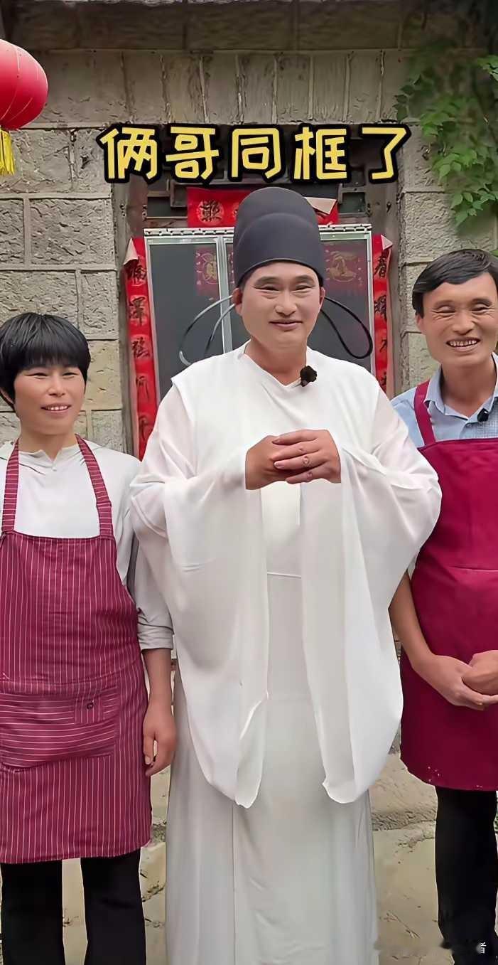 大衣哥和拉面哥同框了，这两人都是难得的火了不飘的草根。但是从专长看，拉面仔与大