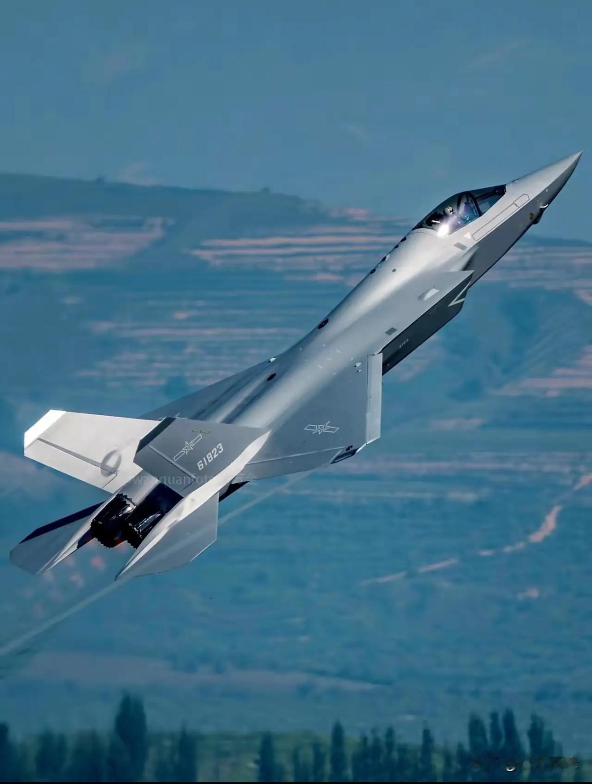 因为有F-35在前“探路”，歼-35成功避坑果断放弃“一机通用”凭借后发优势会让