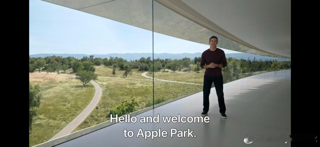 库克卸任，新CEO特努斯亮相Apple新品发布会，iPhone也重新回到了半斤重。​