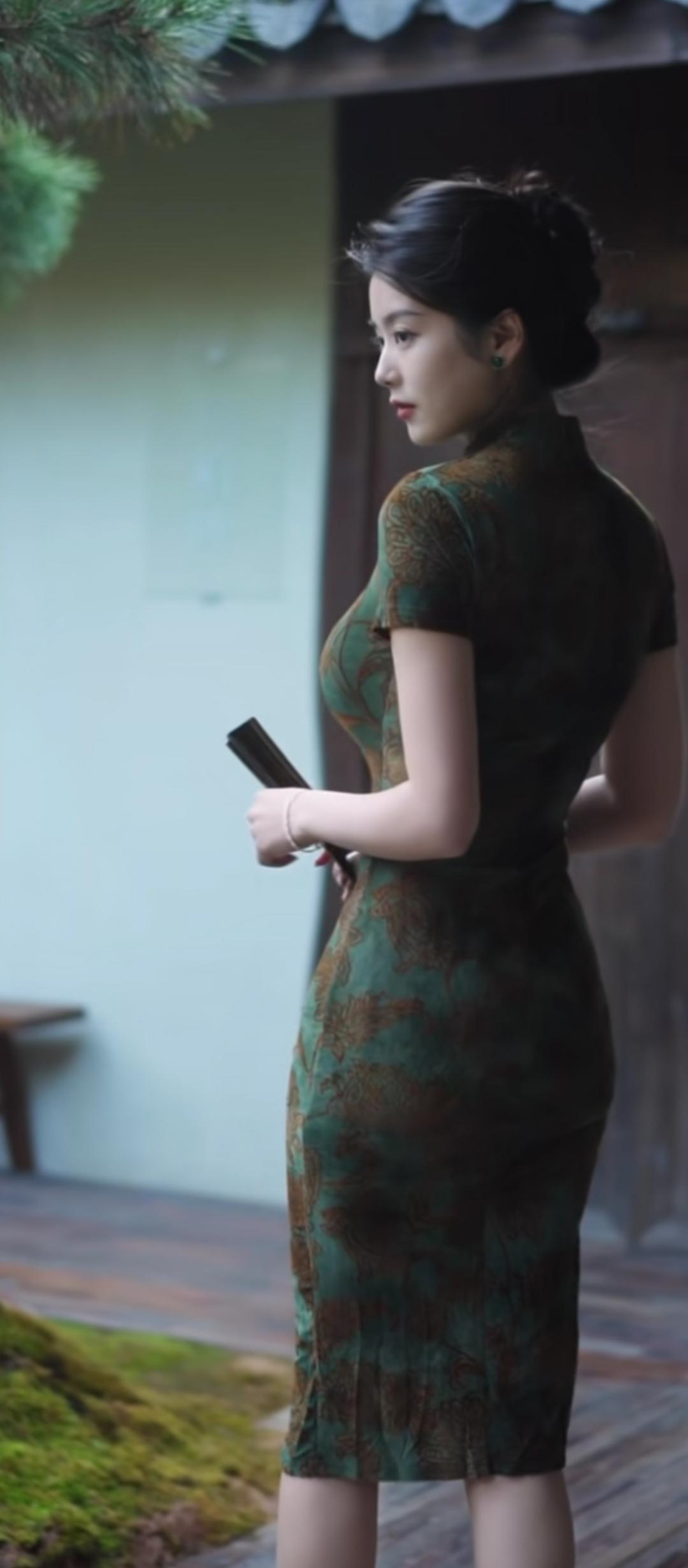 复古旗袍，优雅气质，古典韵味。