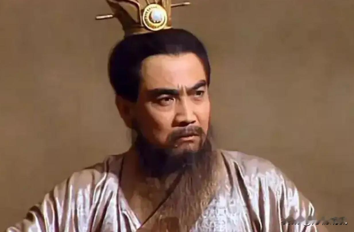 208年，曹操做主将35岁的蔡文姬，许配给22岁的董祀。新婚夜，看着这个已经生过