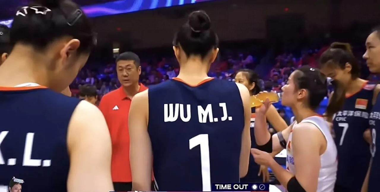 美国女排替补阵容很猛啊！刚开局就打停中国女排今天世界女排联赛继续