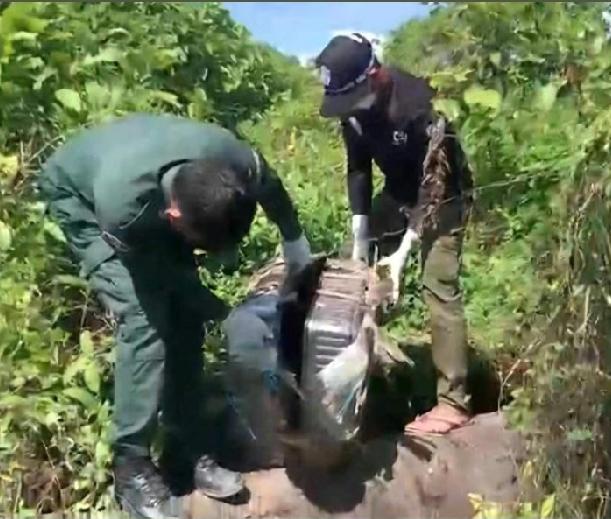 行李箱内死者为一名约35岁的男子，银色行李箱，手机充电线，白色三芯插头线Wi-F