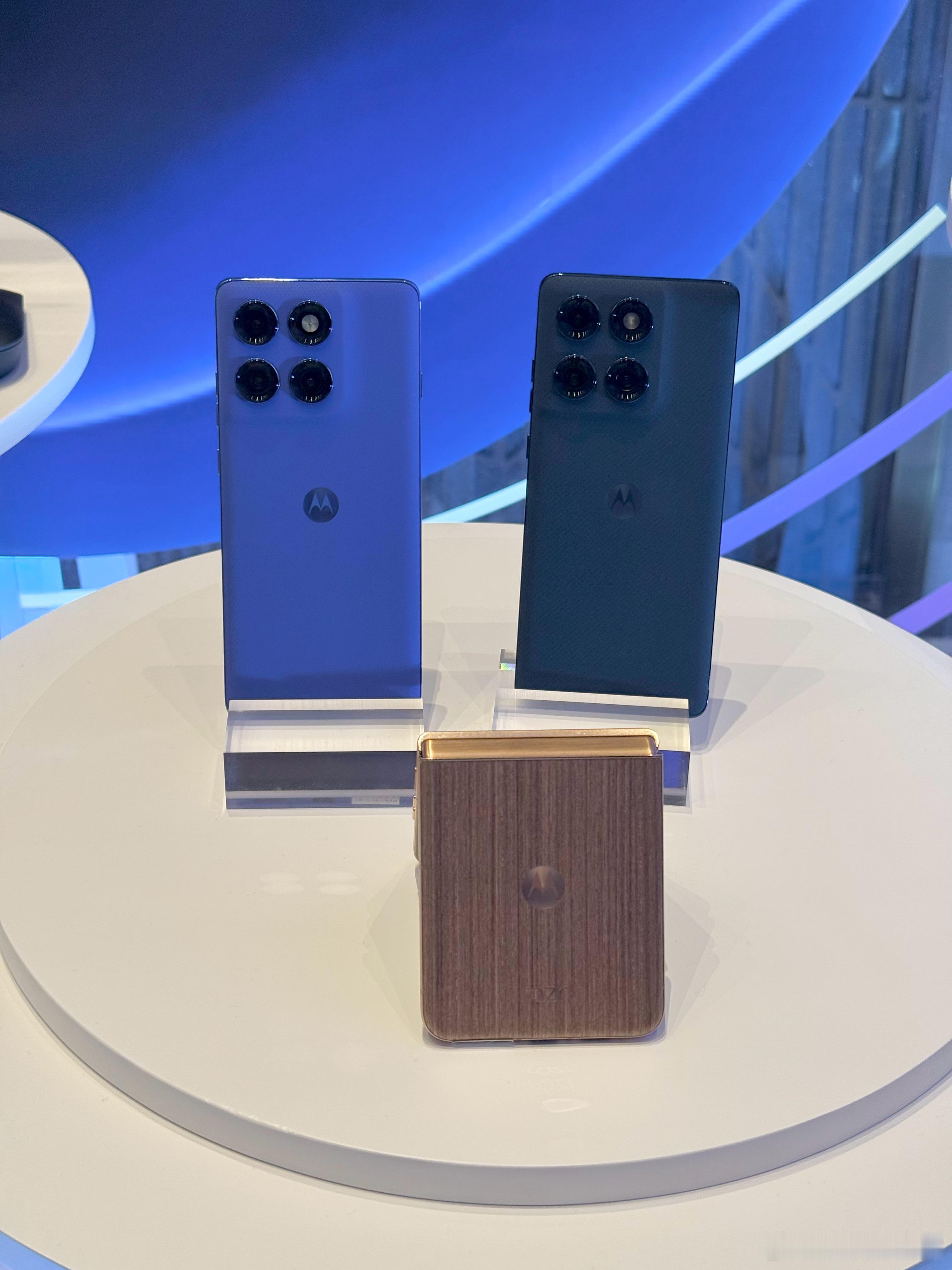 这是联想motorazr60系列真机，这次总的有60/60Pro/60U