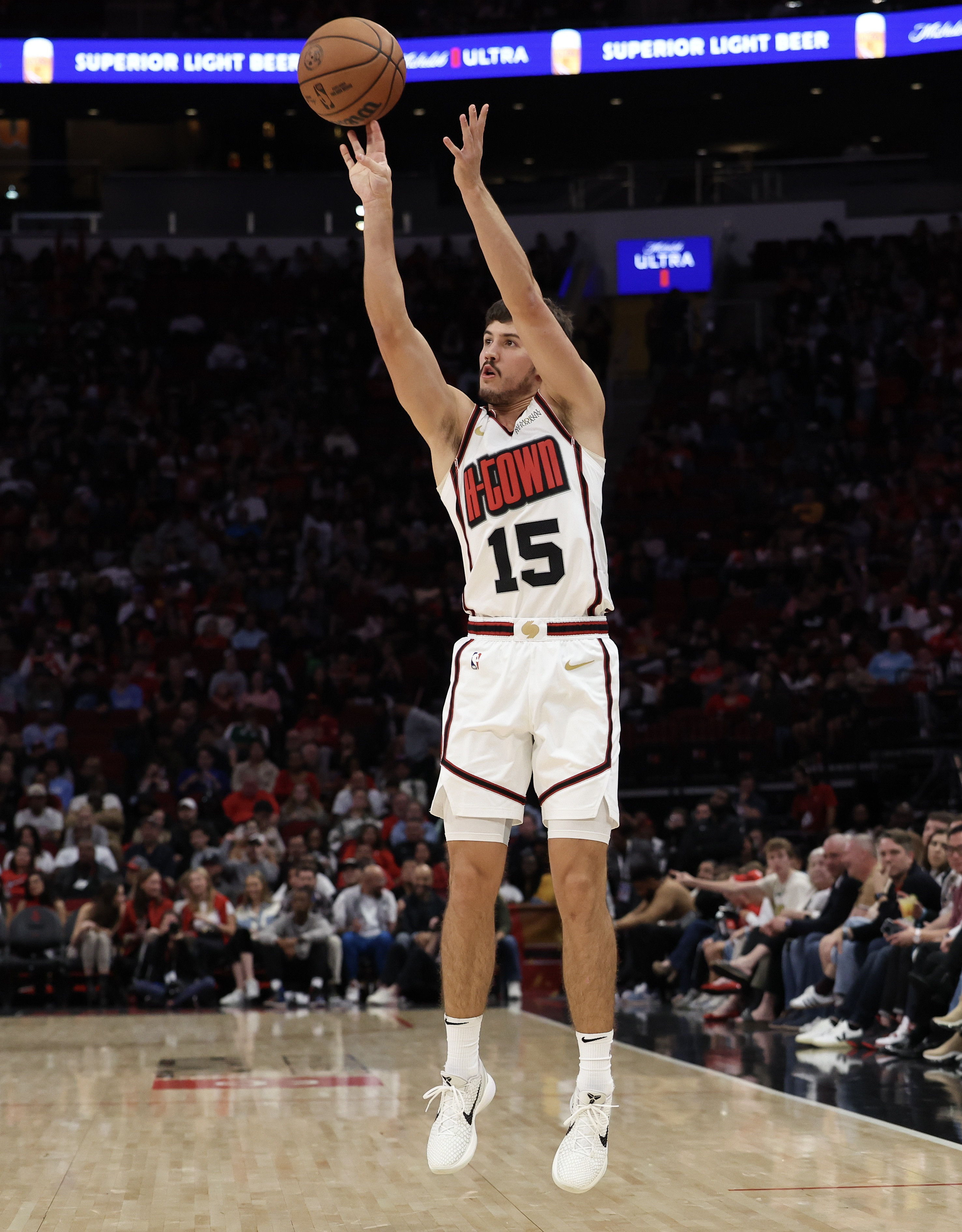 北京时间12月17号，火箭队前一场比赛不敌掘金队，乌度卡继续使用了和对阵快船队一