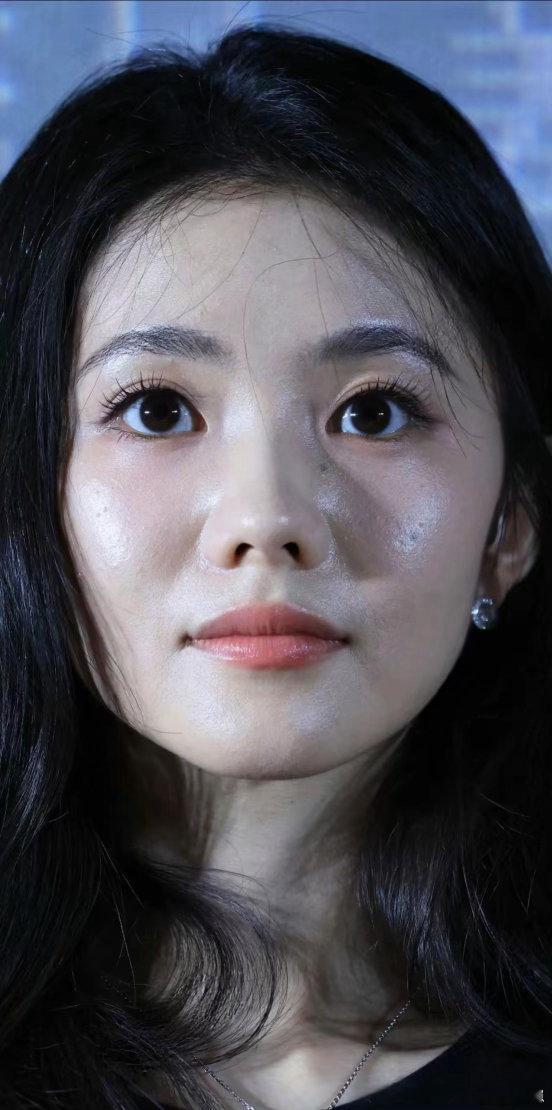 刘浩存高清怼脸生图直击颜值，五官精致灵动，每一帧都美得让人心动。