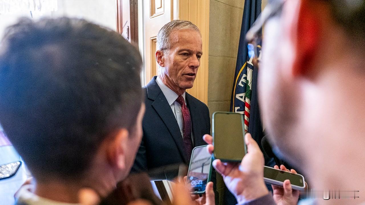 美国政府关门40天后，有望重新开放？据国会山报报道，美国参议院在周日晚间或周