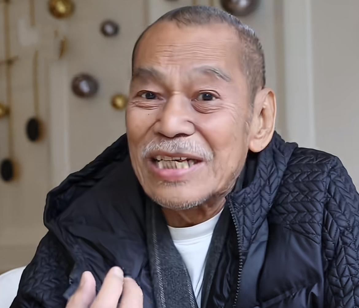 港星陈观泰的追悼会在广东中山低调举行，现场冷清，疑似只有一位港星到场悼念人间冷