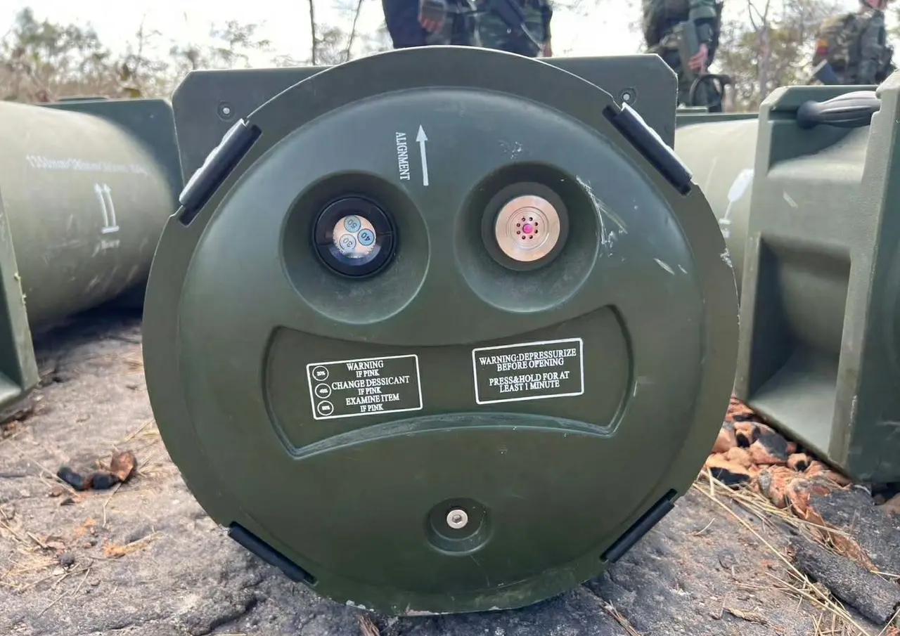 柬埔寨军队就是洪森的私军！他们最早是一支藏匿在柬埔寨越南交界地区的游击队，在越南