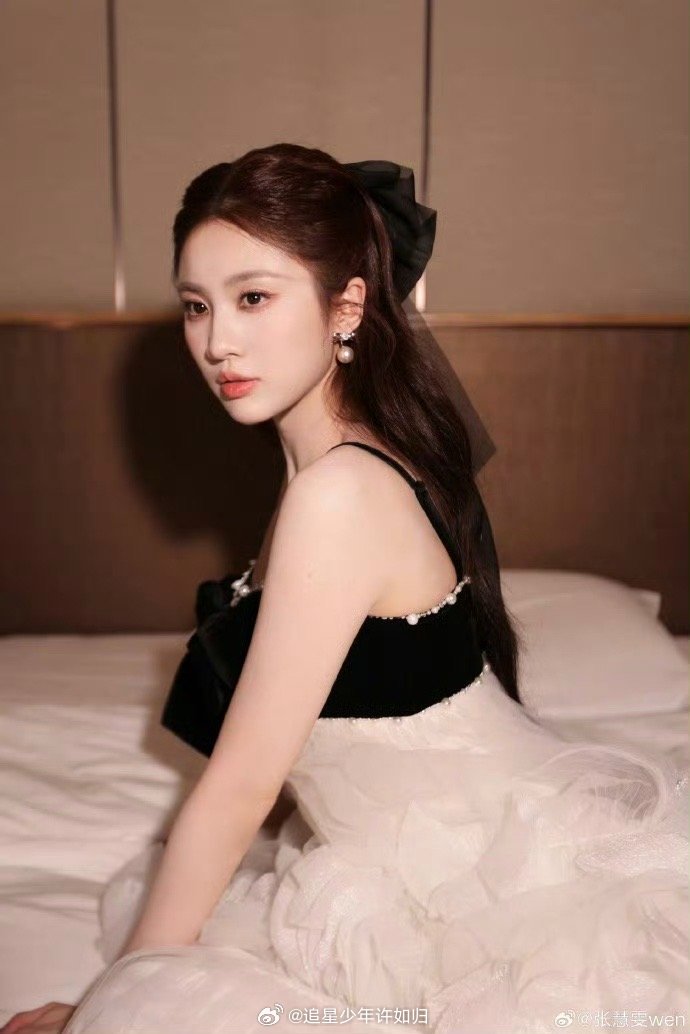 张慧雯我的白月光女主张慧雯这波《乘风2026》出场直接惊艳全场！大方控场介绍自