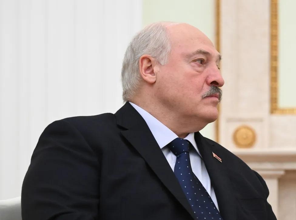 【忧心忡忡】当地时间2025年12月16日（播出时间），白俄罗斯卢卡申科在接受