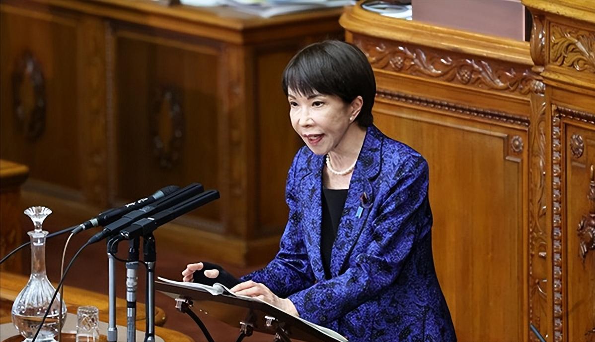 高市早苗回应中国制裁日本实体，气得脸色难看，提出强烈抗议。2月26日，日本首