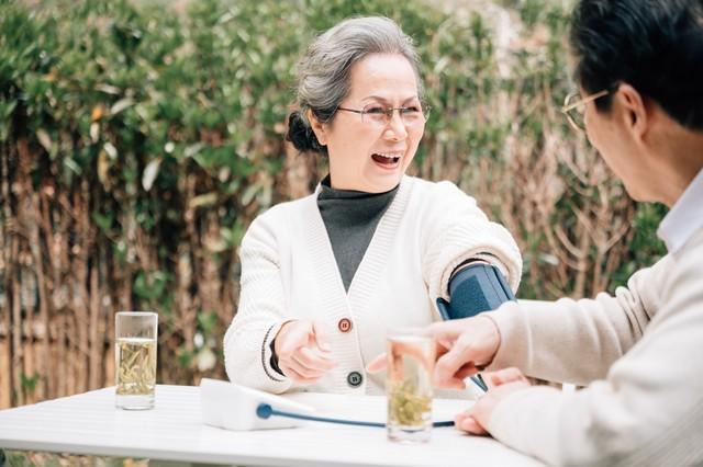 医生告诫：70岁还在拼命降血压？这7个健康隐患你一定要留心！许多人都知道，高
