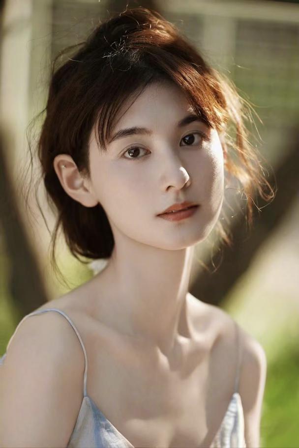韩沛颖可以改行了，一个直播发疯，得罪刘浩存、导演、编剧、制片方、王晓晨，还有