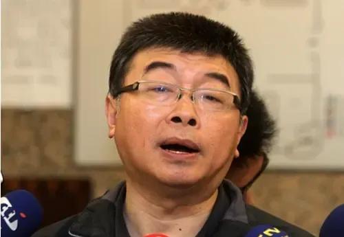 这次要给邱毅点赞！至少邱毅总算给郑丽文说了一句公道话。邱毅指名道姓说郑丽文说