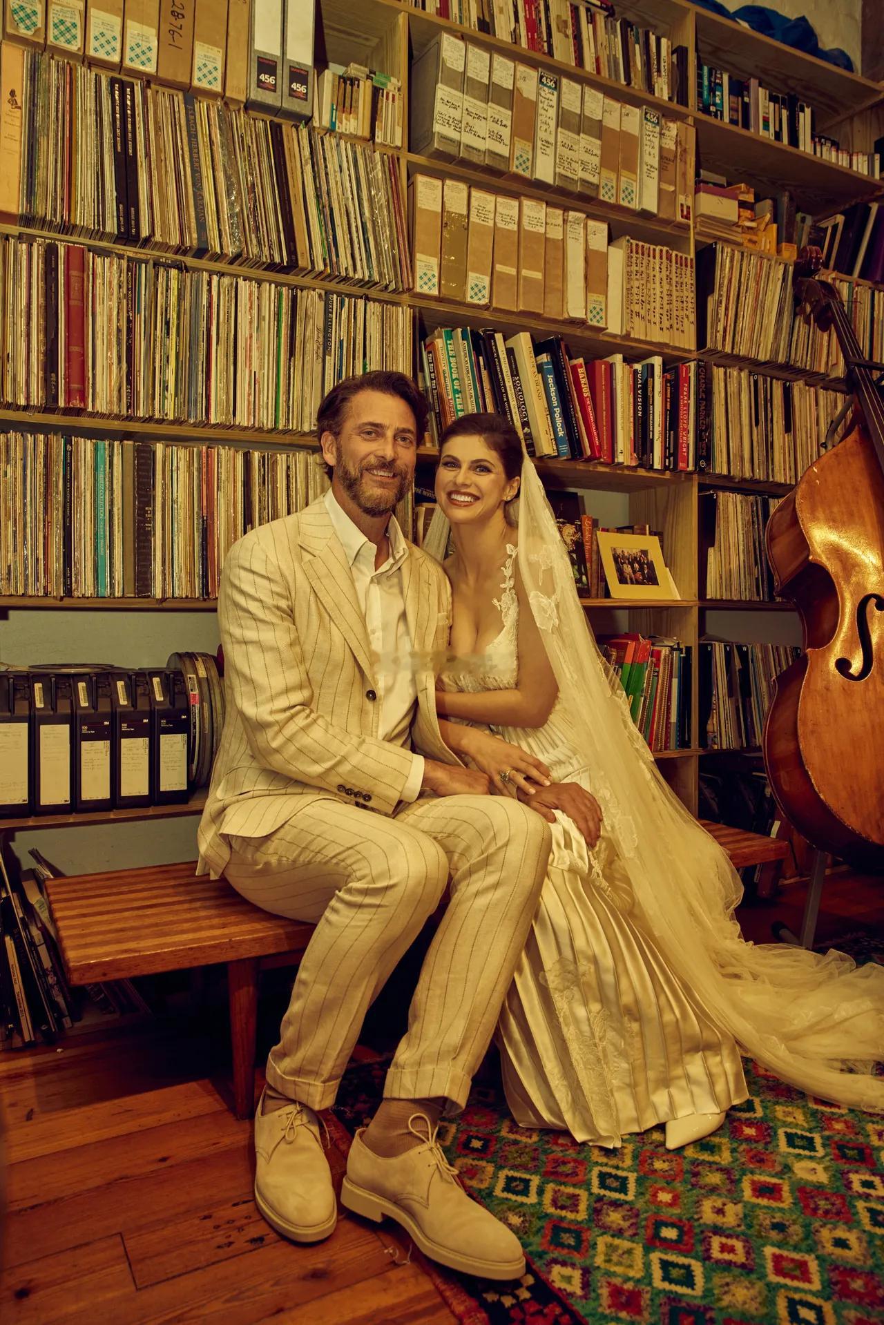 39岁的AlexandraDaddario（代表作《致命女人》《白莲花度假村第