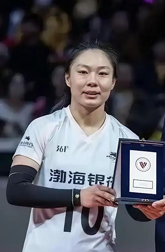 我最敬重的天津女排运动员是刘立雯，没有之一，可惜效力北京女排拿到本赛季排超第五名