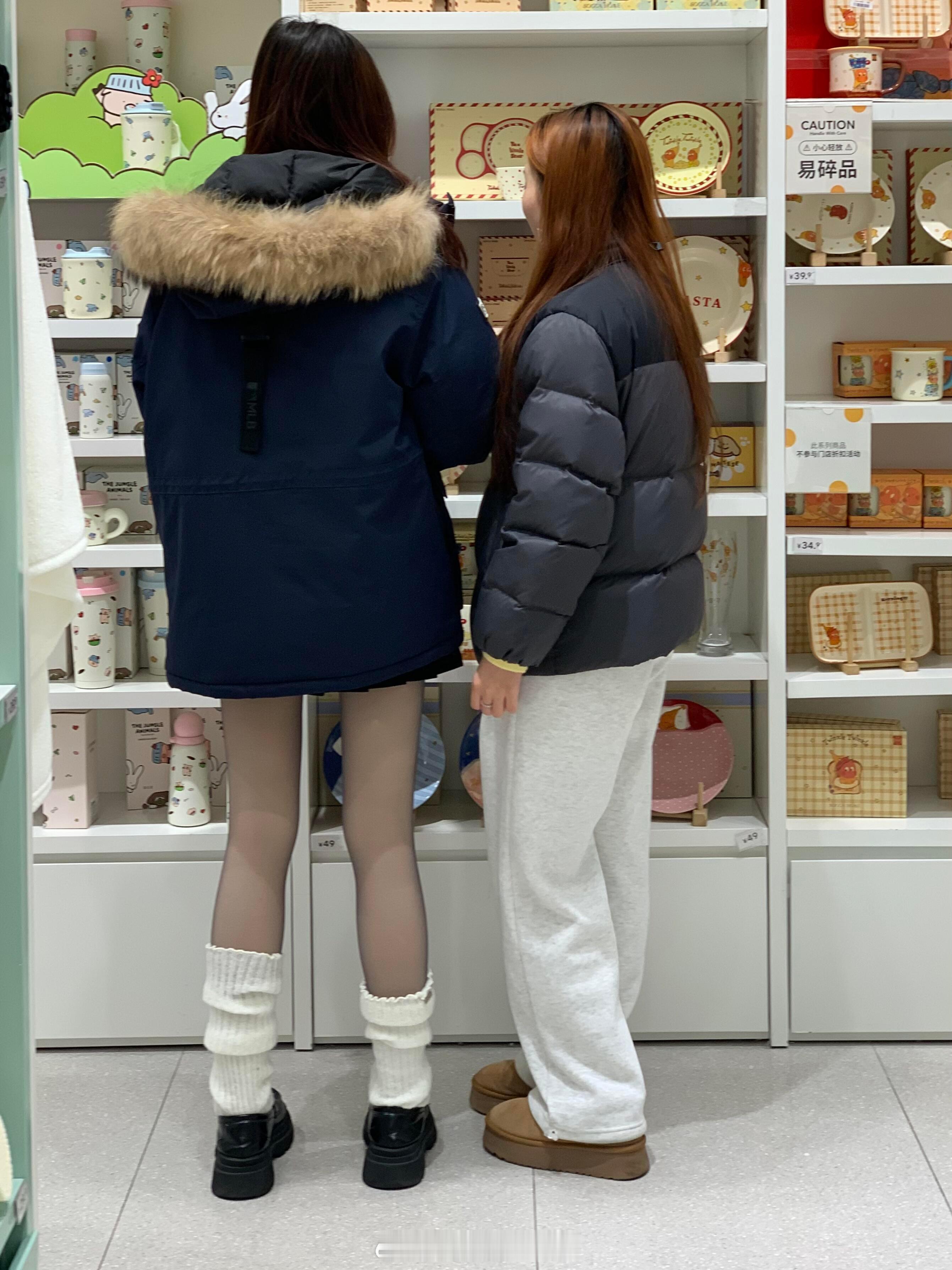 加绒黑丝我真的悟了！！！！不是，第一次遇到这么逼真的加绒黑丝，死亡光线下透肉感也