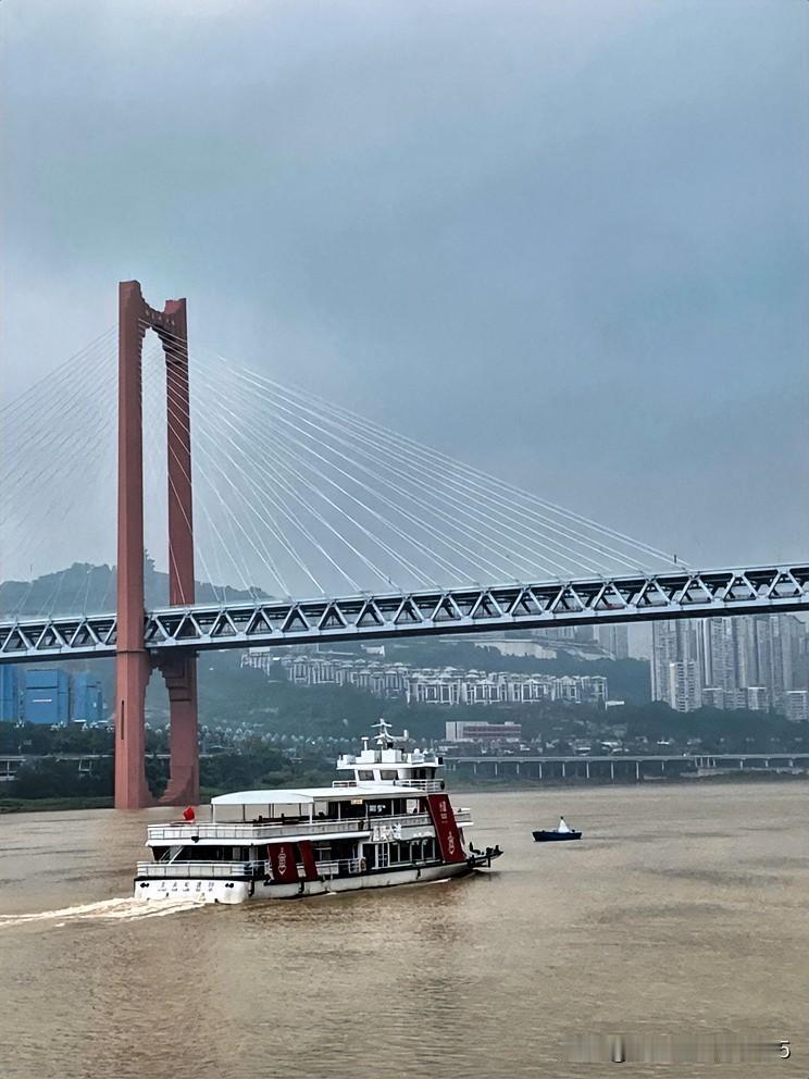 公交280，重庆最牛逼的线路重庆公交280路，这条线路绝对算是最牛逼的。因为