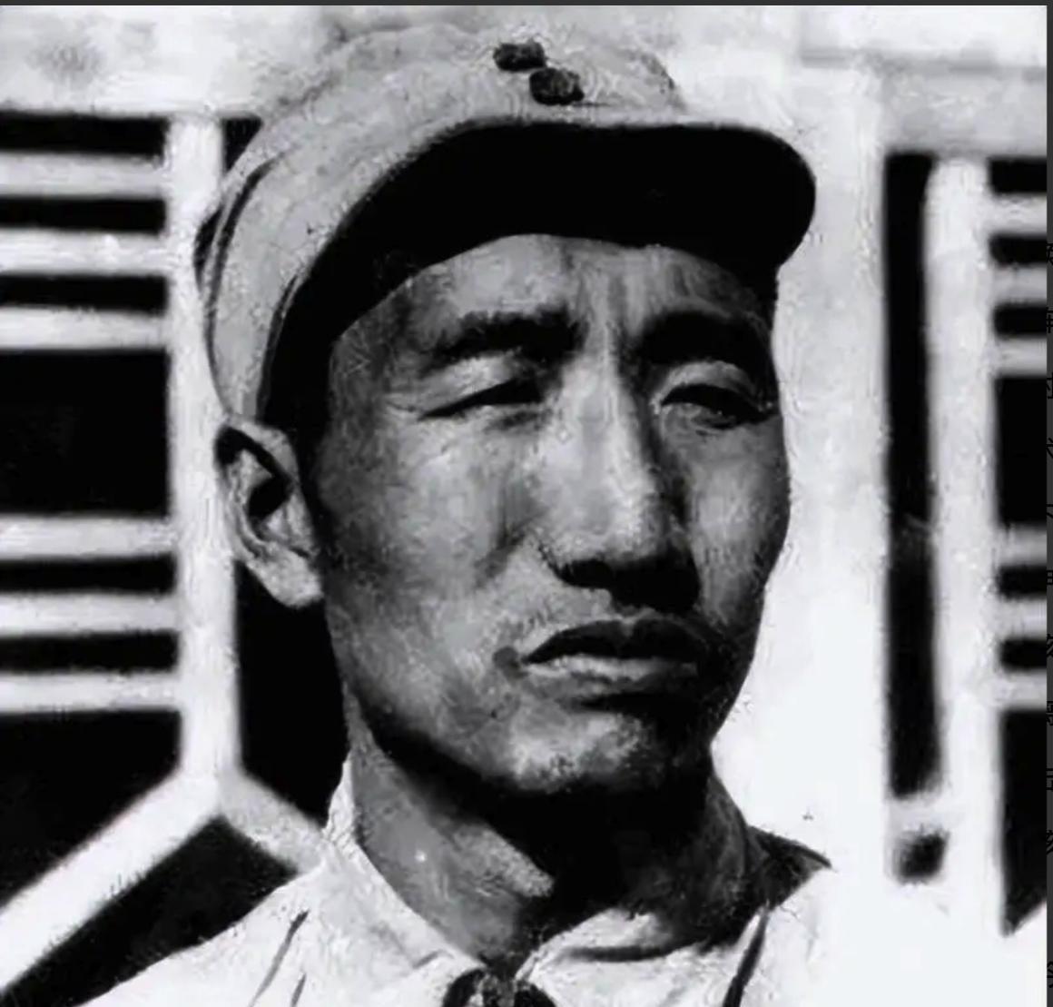 抗战时，陈赓部正伏敌，敌骑兵却突然出现。徐疑惑道：难道计划暴露了？陈赓连打两个电