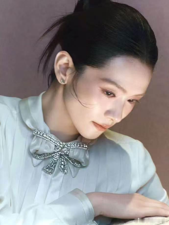 陈昊宇好考验骨相的造型谁懂啊！陈昊宇这组大光明造型，完美诠释了什么叫“骨相大于