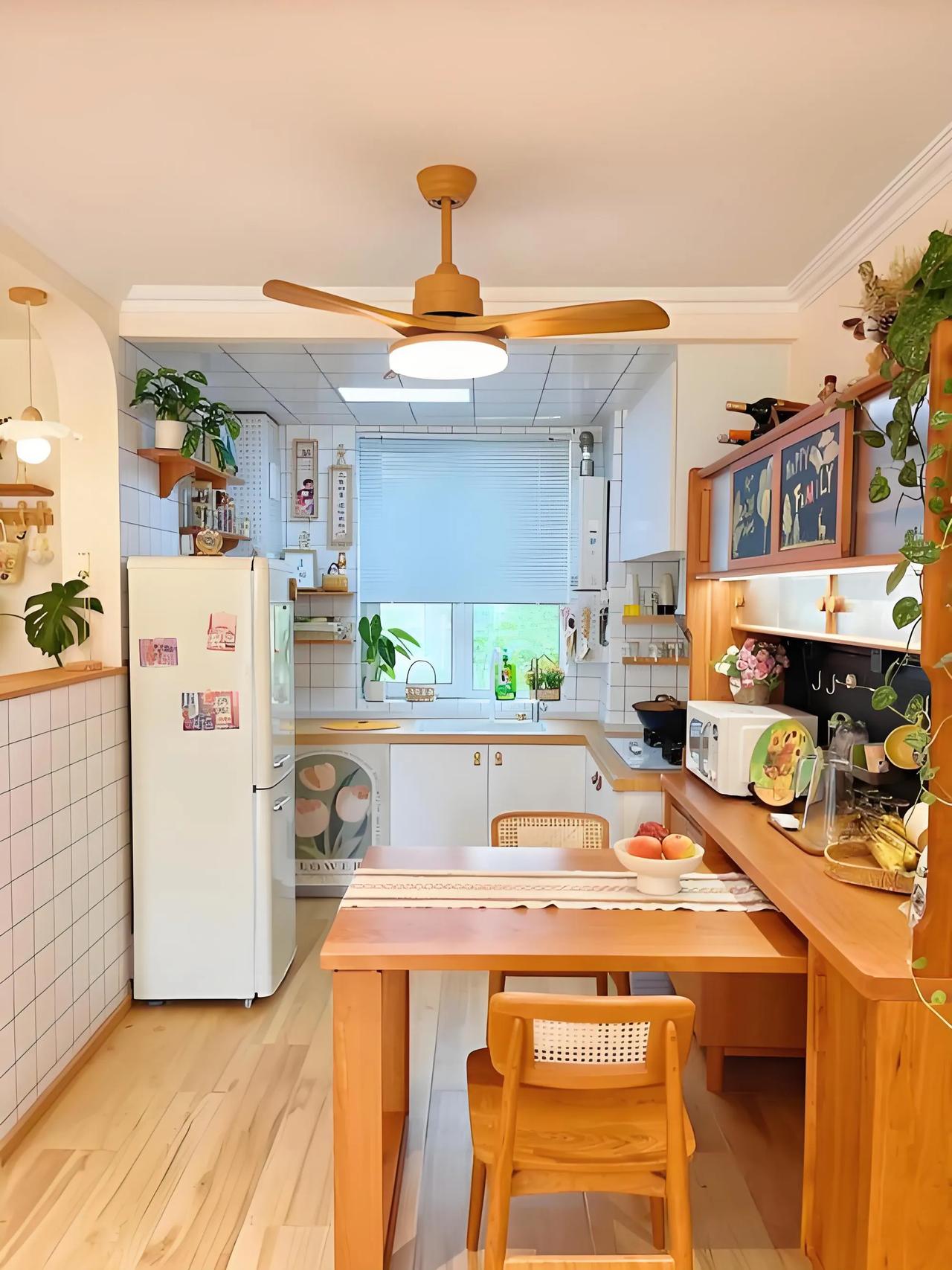 厨房隐藏技巧22条！做饭人必存，省事又出餐1. 炒青菜前，食材沥干水分再下